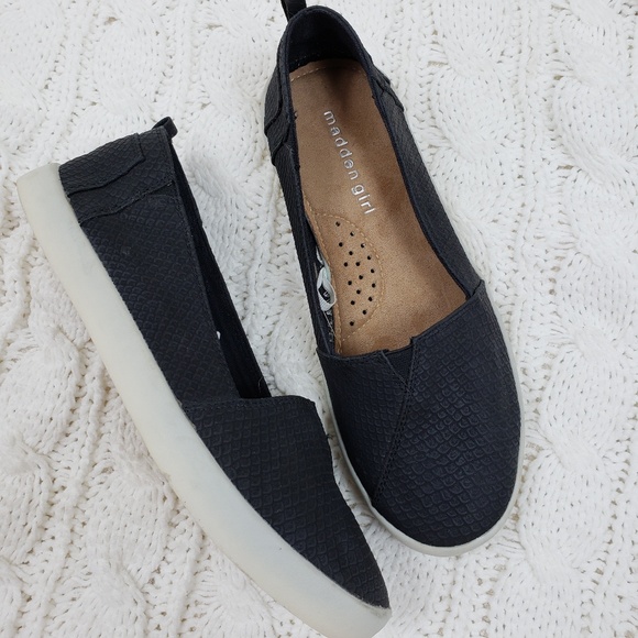 steve madden girl slip ons